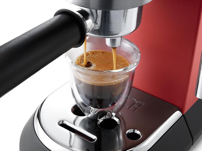 Кофеварка рожковая Delonghi EC685.R 1350Вт красный фото 6