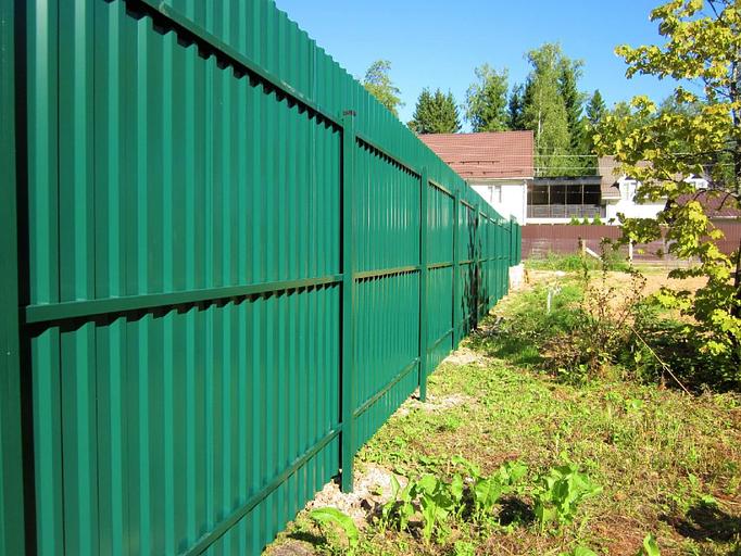 Заборы металлические фото 2