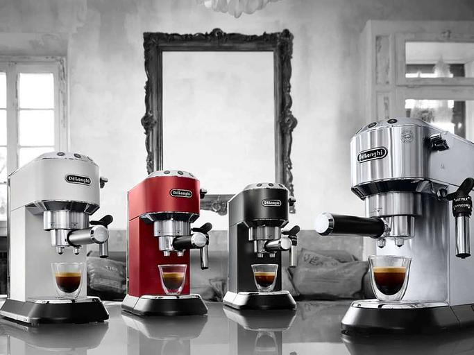 Кофеварка рожковая Delonghi EC685.W 1350Вт белый фото 6