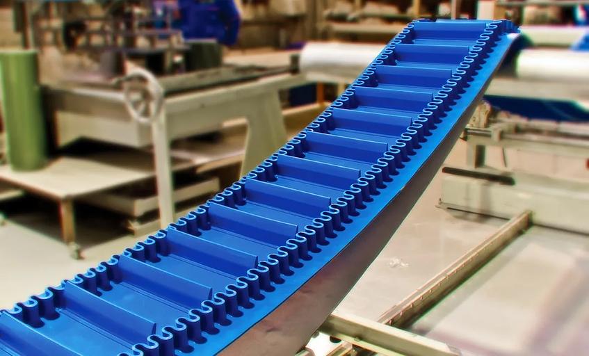 Конвейерные ПВХ и ПУ ленты с продольными и поперечными профилями фото 1