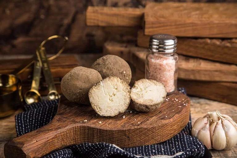 Экстратвёрдый сыр «Белпер Кнолле» в перце ОПТ фото 1