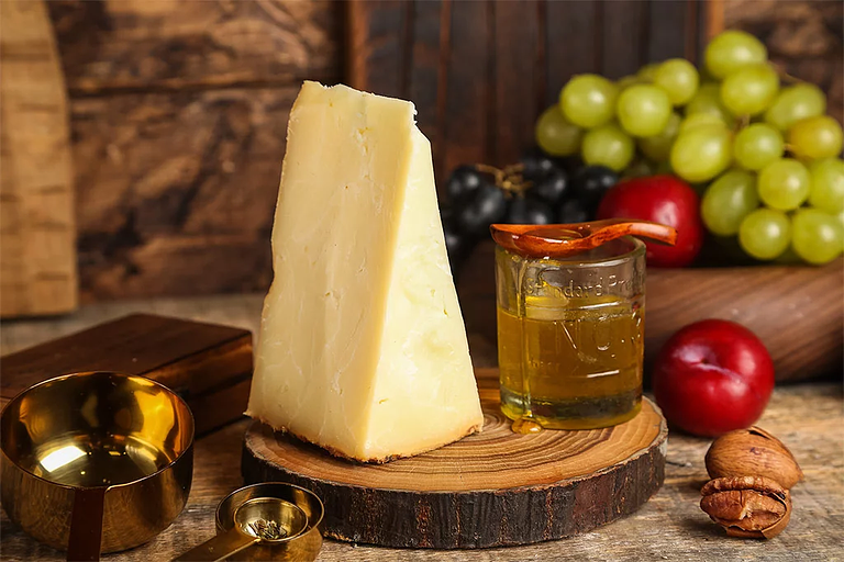 Сыр «Чеддер» 18 месяцев выдержка ОПТ фото 3