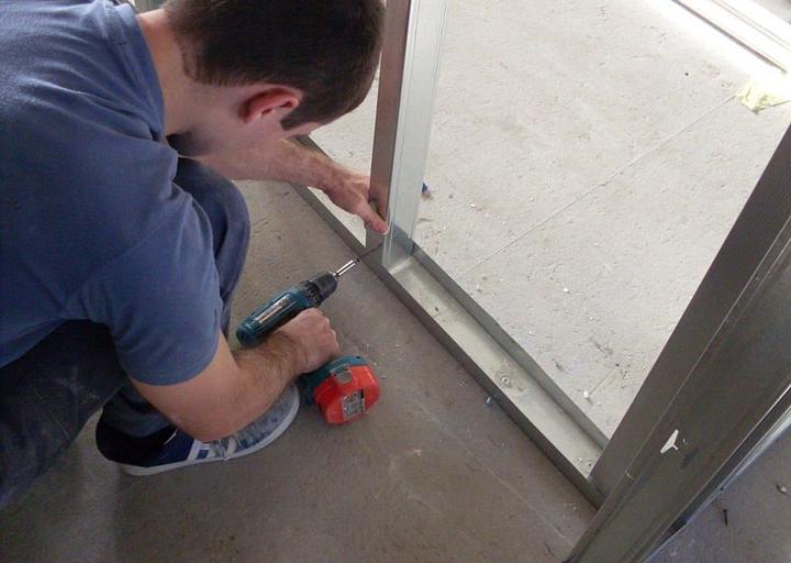 Услуга по монтажу направляющего профиля в г. Санкт-Петербург и Ленинградской области фото 1