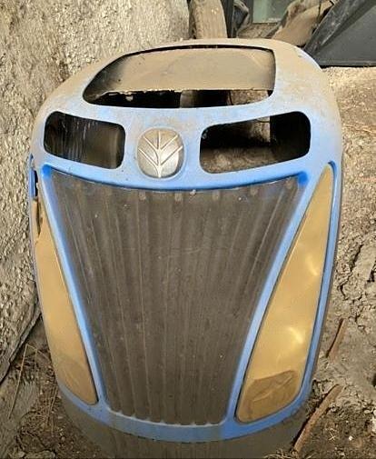 Капот трактора NEW HOLLAND T8040 фото 1
