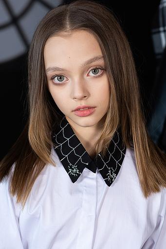 Белая блузка с вышитым чёрным воротником и манжетами ОПТ фото 2