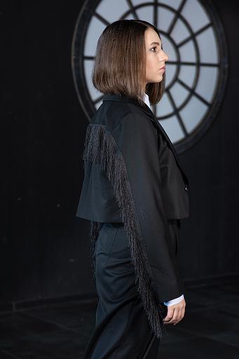 Укороченный двубортный чёрный жакет с бахромой на девочку ОПТ фото 2