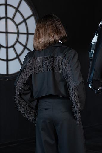 Укороченный двубортный чёрный жакет с бахромой на девочку ОПТ фото 3