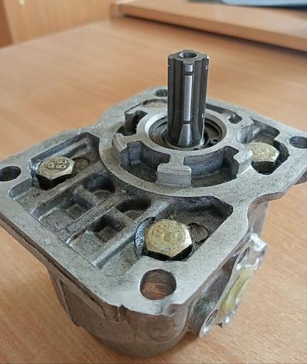 Насос шестеренный НШ 10У-3 (4-х шлицевой) Опт фото 2