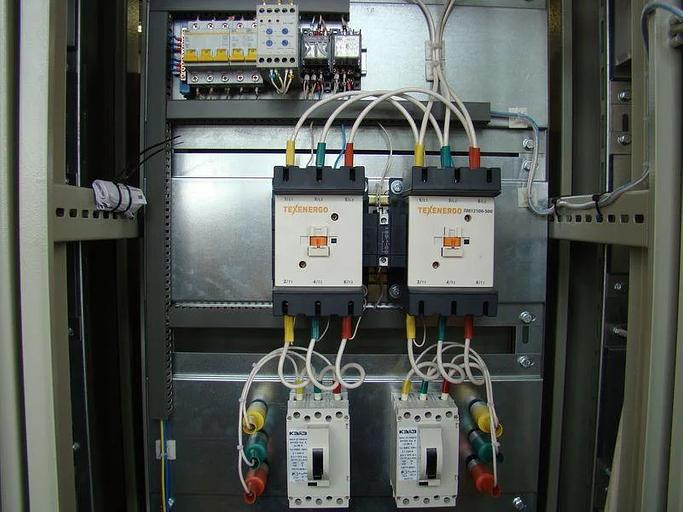 Шкаф автоматического ввода резерва АВР фото 1