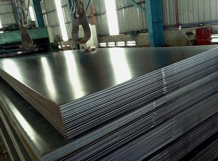 Прокат толстолистовой из нелегированной и легированной стали для котлов и сосудов, работающих под давлением ГОСТ 5520-2017 фото 1