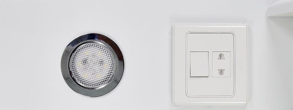 Зеркало-шкаф Элегант 105 DORATIZ 2711.052, белый с подсветкой фото 5