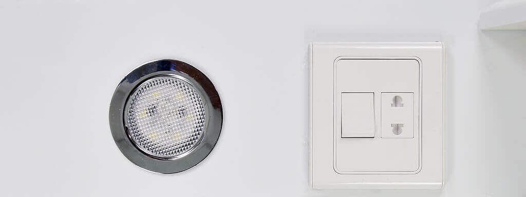 Зеркало-шкаф Элегант 85 DORATIZ 2711.051, белый с подсветкой фото 5