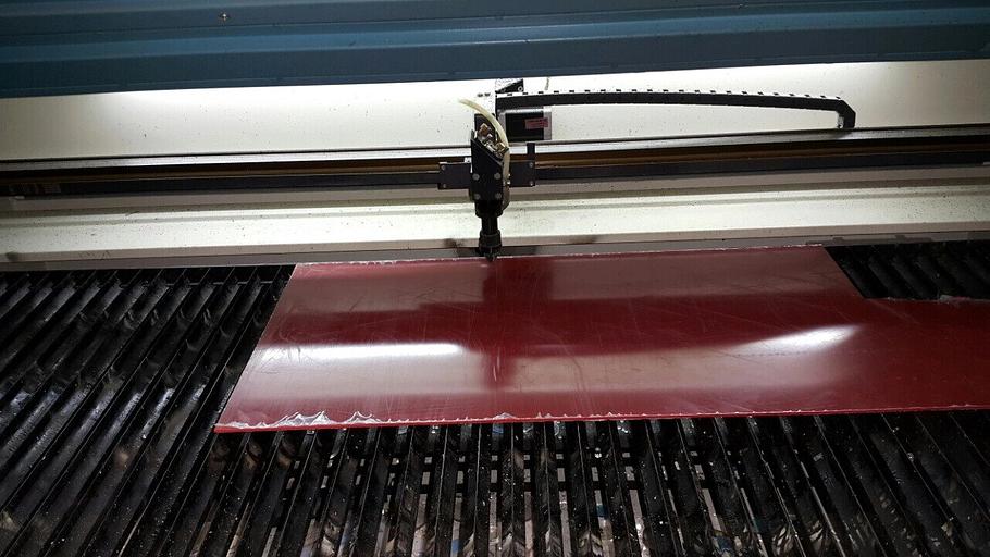 Лазерная резка цветного акрила и пластиков фото 1