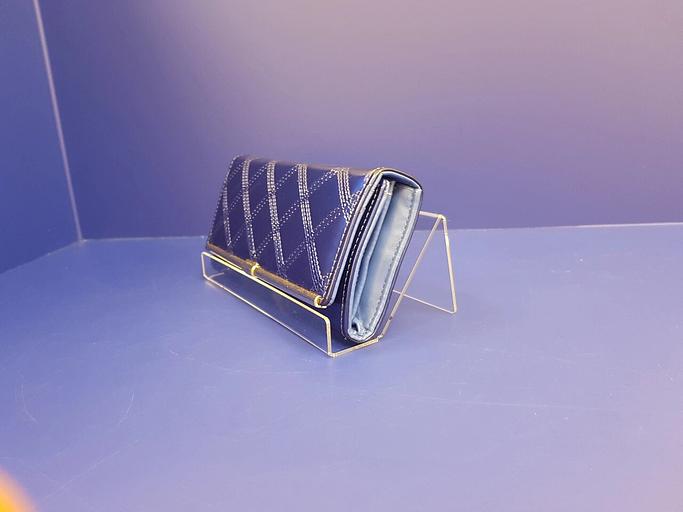 Подставка для цифровой техники и аксессуаров из оргстекла.(180мм). фото 4