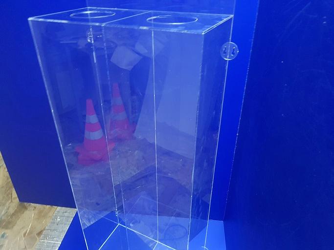 Подвесные короба из оргстекла для сбора пластиковых крышек, батареек, бумаги. фото 1