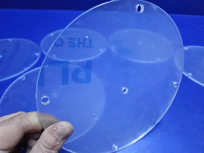 Круги из оргстекла диаметр до 1,6 метра. Лазерная резка кругов из оргстекла. фото 2