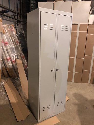 Шкафчик для одежды металлический - ШР-22 L600 сварной двухстворчатый для рабочей раздевалки на производство фото 6