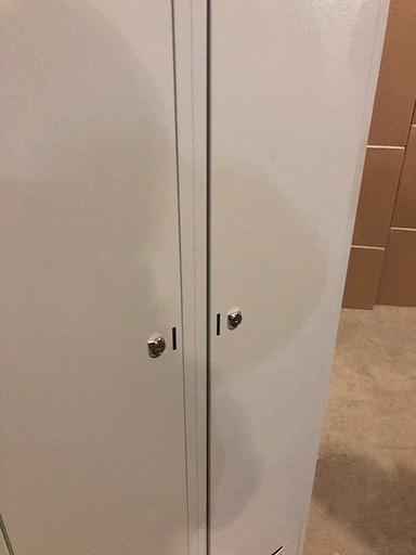 Шкафчик для одежды металлический - ШР-22 L600 сварной двухстворчатый для рабочей раздевалки на производство фото 7