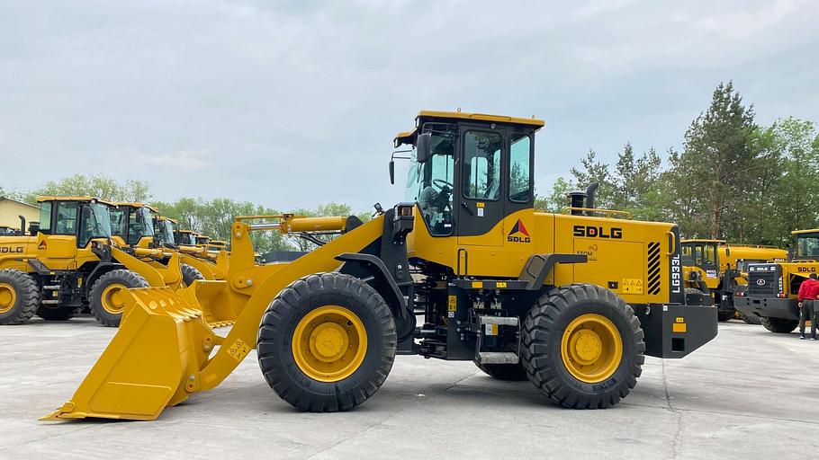 Фронтальный погрузчик LG933L фото 2