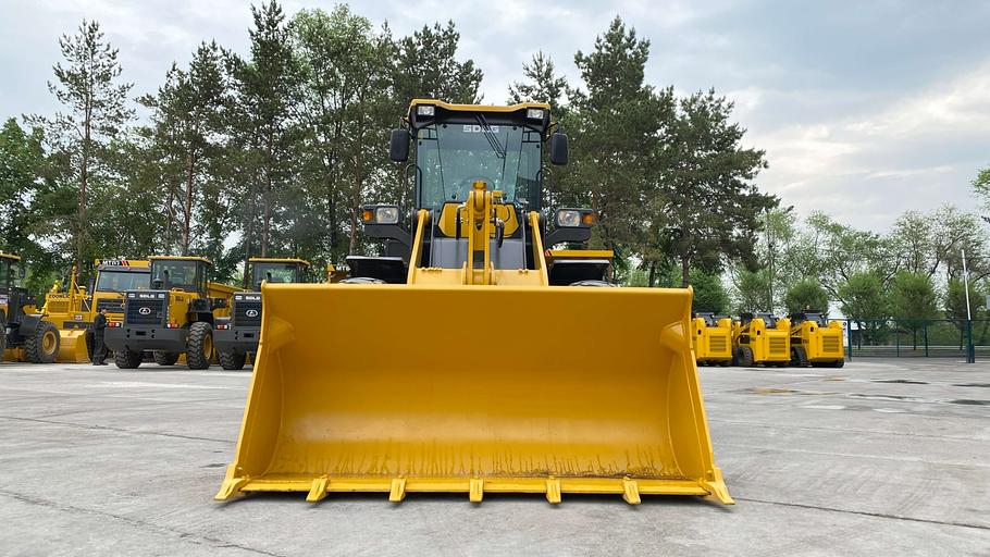 Фронтальный погрузчик LG933L фото 4