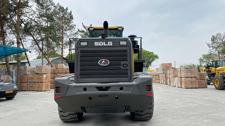 Фронтальный погрузчик L975F фото 6