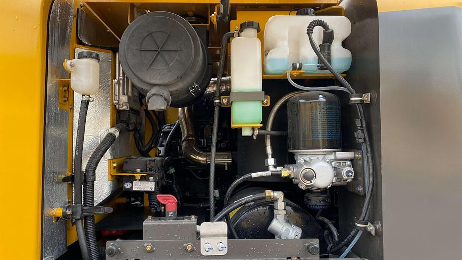 Колесный экскаватор SDLG LG95F фото 3