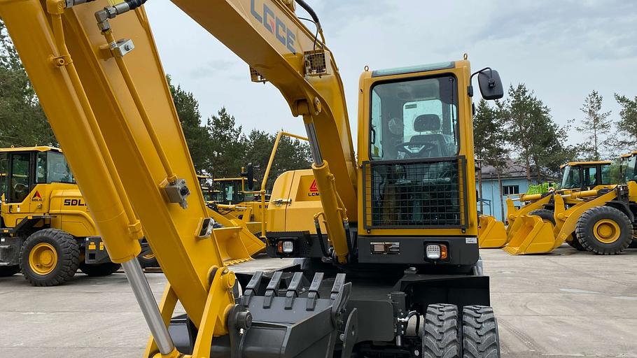 Колесный экскаватор SDLG LG95F фото 9