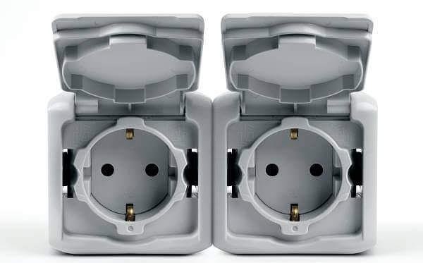 Quteo Розетка двойная с заземлением со шторками наружная IP44 серая фото 1