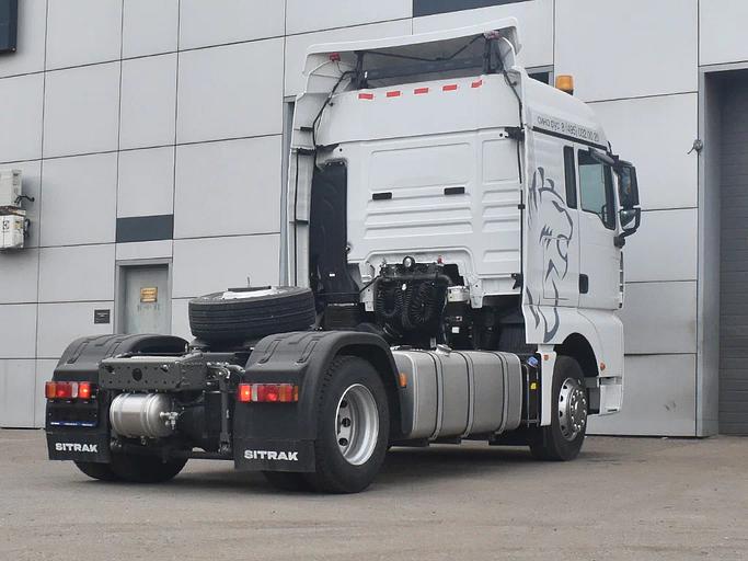 Тягач Sinotruk Sitrak C7H белый, дизель, механика, 2023 г фото 4