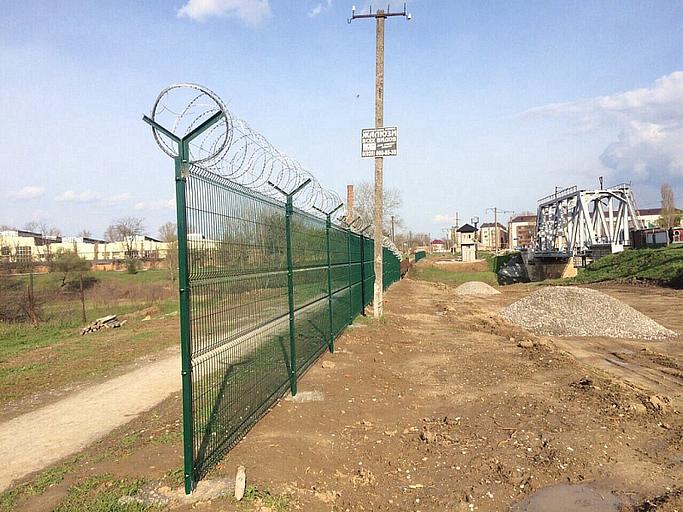 Насадка на столб V-образная для 3D забора 60×40 мм фото 1