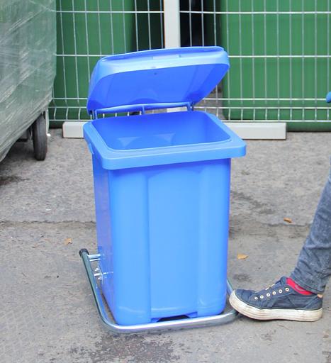 Бак пластиковый 60 л синий с педалью фото 3