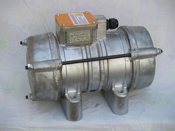 Вибратор площадочный ВИ-98 Б-4 фото 2