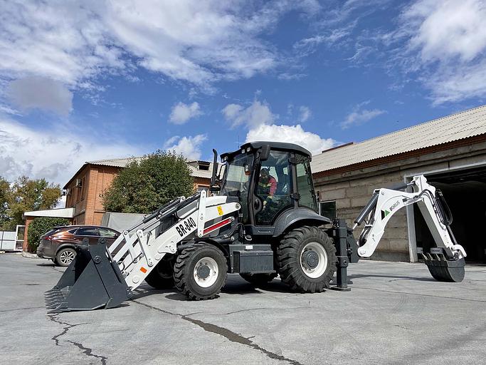 Экскаватор-погрузчик Borus BR-840 фото 2