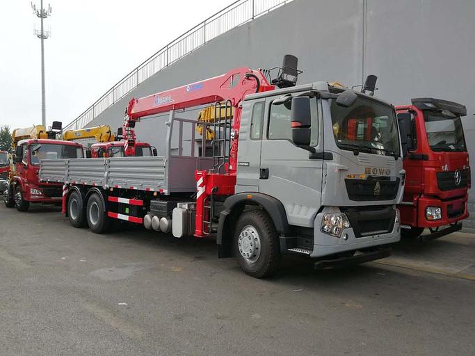 Бортовой грузовик Howo TX 6×4 с КМУ фото 2