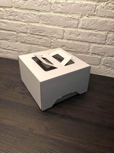 Упаковка кондитерская с окном и ручками микрогофрокартон 21x21x12 см белая фото 1