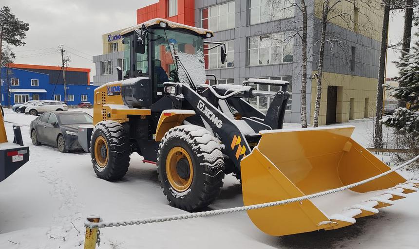 Фронтальный погрузчик XCMG LW330RU фото 1