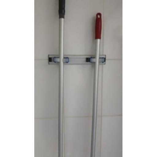 Настенный держатель уборочного инвентаря с рукоятками и петлями, длина 28см, два зажима (1009299) фото 3