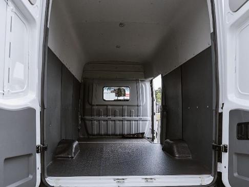 Грузовой цельнометаллический фургон МАЗ-365022-570-020 фото 2