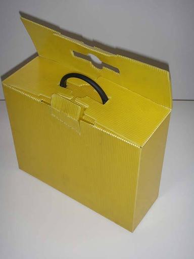 Самосборный кейс с ручкой и защелкой из гофропластика сотового полипропилена фото 1