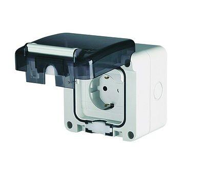 Розетка настенная. Защита IP66 с вставленной вилкой фото 1