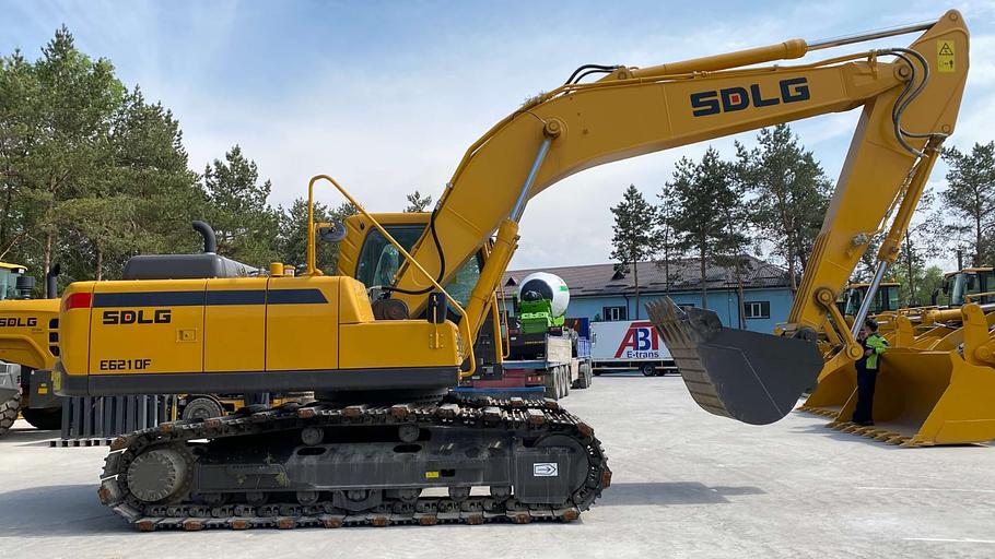 Экскаватор гусеничный SDLG E6210FLC фото 1