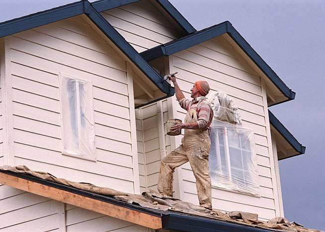 Покраска деревянного дома фото 1