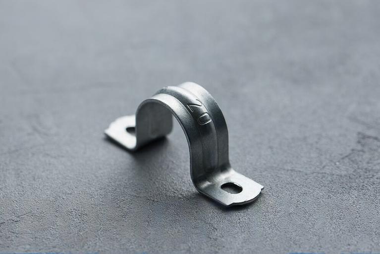 Скоба металлическая двухлапковая СМД 24-25, 25-26, 31-32, 38-40, 48-50, 63-65 опт фото 1