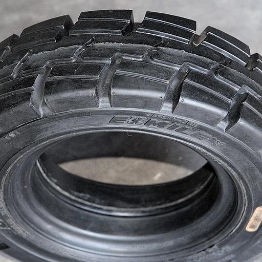 Шина массивная 15х4.5-8 (125/75-8, 15х4 1/2-8) 3.00D BKT MAGLIFT STD фото 3