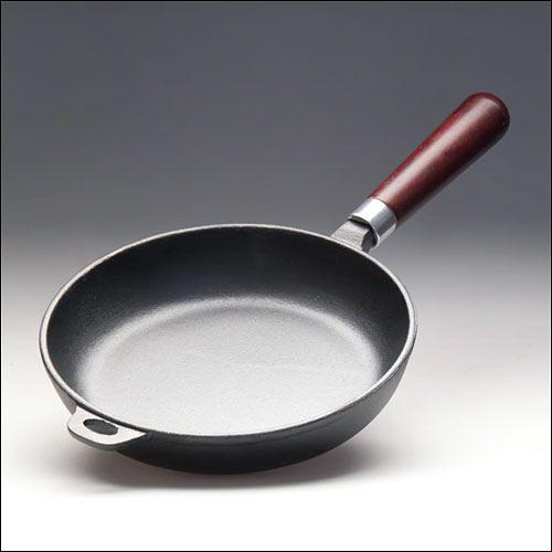 Сковорода d=30 см. h=6 см. чугун. с дерев. ручкой /1/4/ фото 1