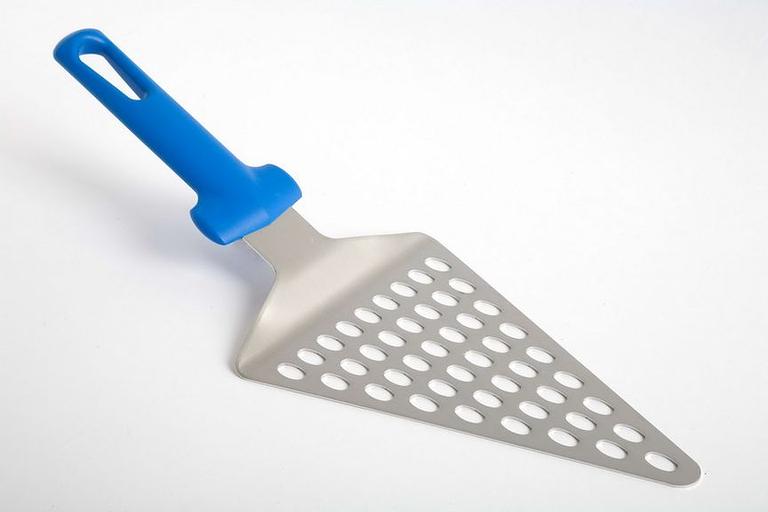 Лопатка для пиццы треугольная 12,5*15 см. нерж. перфорир. ручка пластик Gimetal /1/4/ фото 1