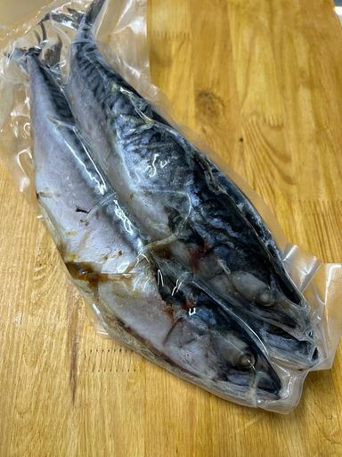 Скумбрия неразделанная свежемороженая фото 1