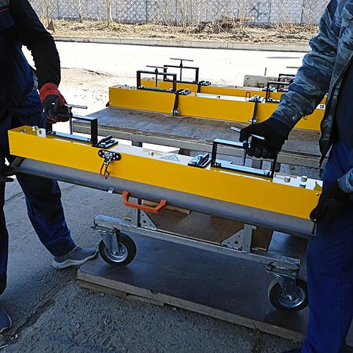 Магнитный подборщик для вилочного погрузчика с системой очистки фото 3