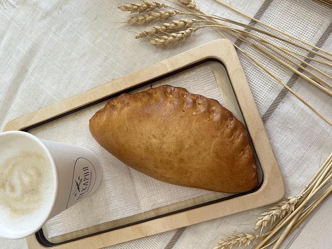 Пицца закрытая Пекарня Ахмадуллиных «Кальцоне» с курицей и колбасой, 140 г фото 1