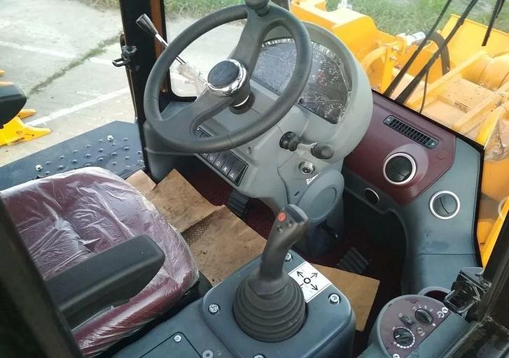 Фронтальный погрузчик Lonking LG833N фото 4